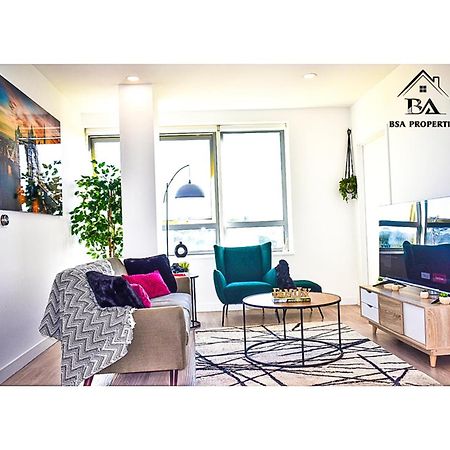 City Centre Apartment Close To Ascot & Legoland Sleep Upto 4 Guests - Parking On Request! Bracknell Extérieur photo