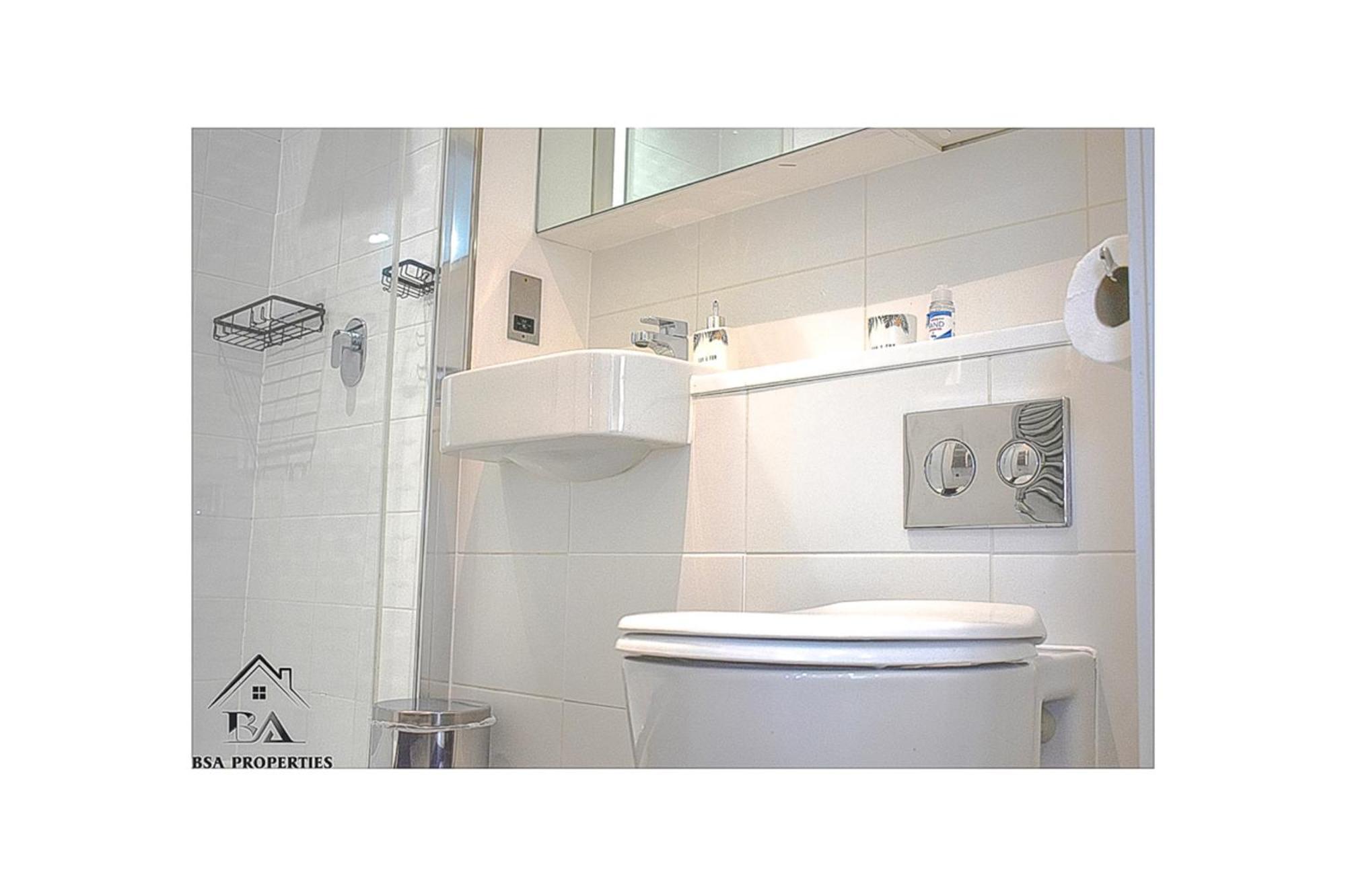 City Centre Apartment Close To Ascot & Legoland Sleep Upto 4 Guests - Parking On Request! Bracknell Extérieur photo