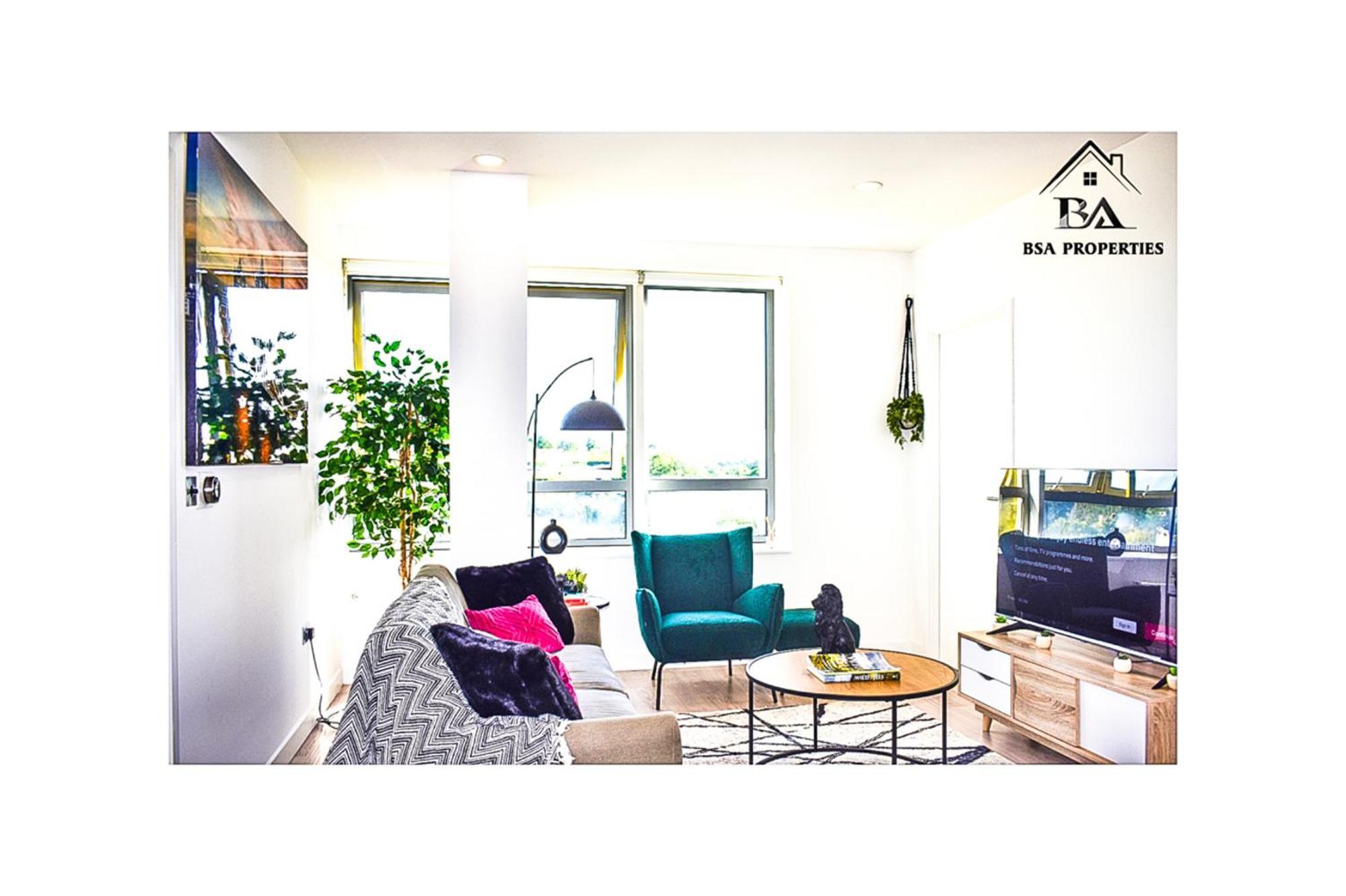 City Centre Apartment Close To Ascot & Legoland Sleep Upto 4 Guests - Parking On Request! Bracknell Extérieur photo