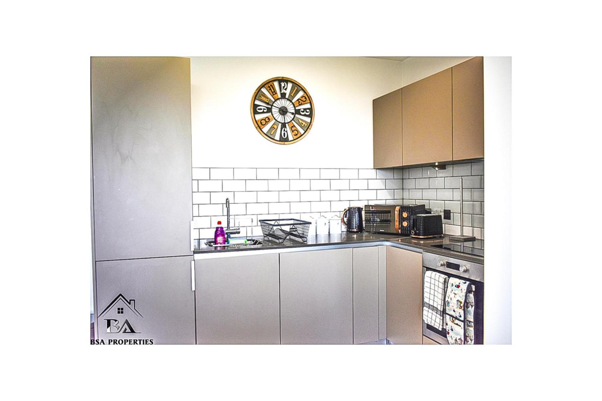 City Centre Apartment Close To Ascot & Legoland Sleep Upto 4 Guests - Parking On Request! Bracknell Extérieur photo