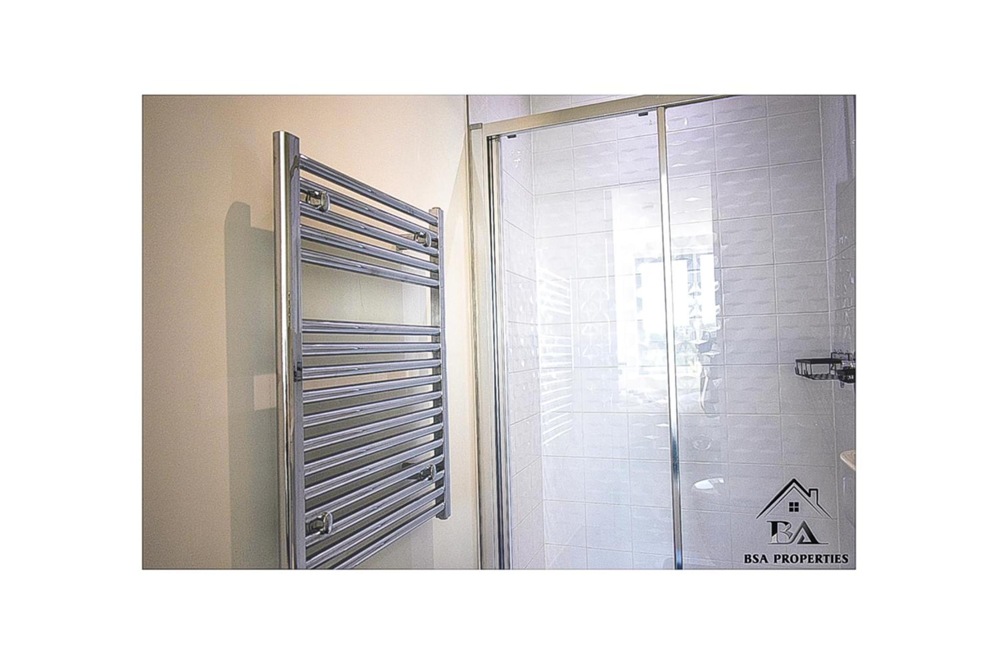 City Centre Apartment Close To Ascot & Legoland Sleep Upto 4 Guests - Parking On Request! Bracknell Extérieur photo