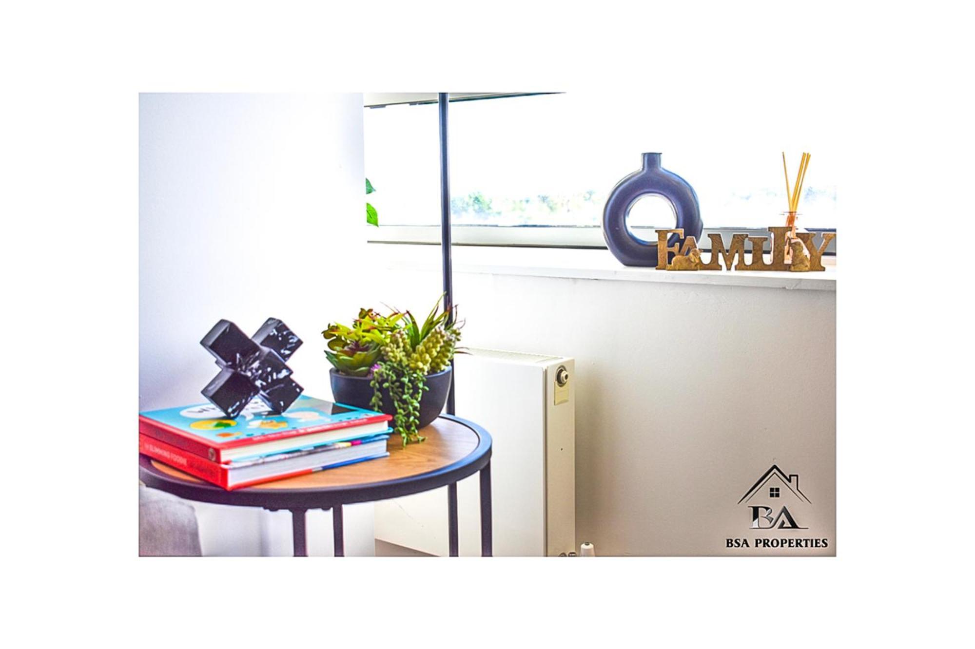 City Centre Apartment Close To Ascot & Legoland Sleep Upto 4 Guests - Parking On Request! Bracknell Extérieur photo