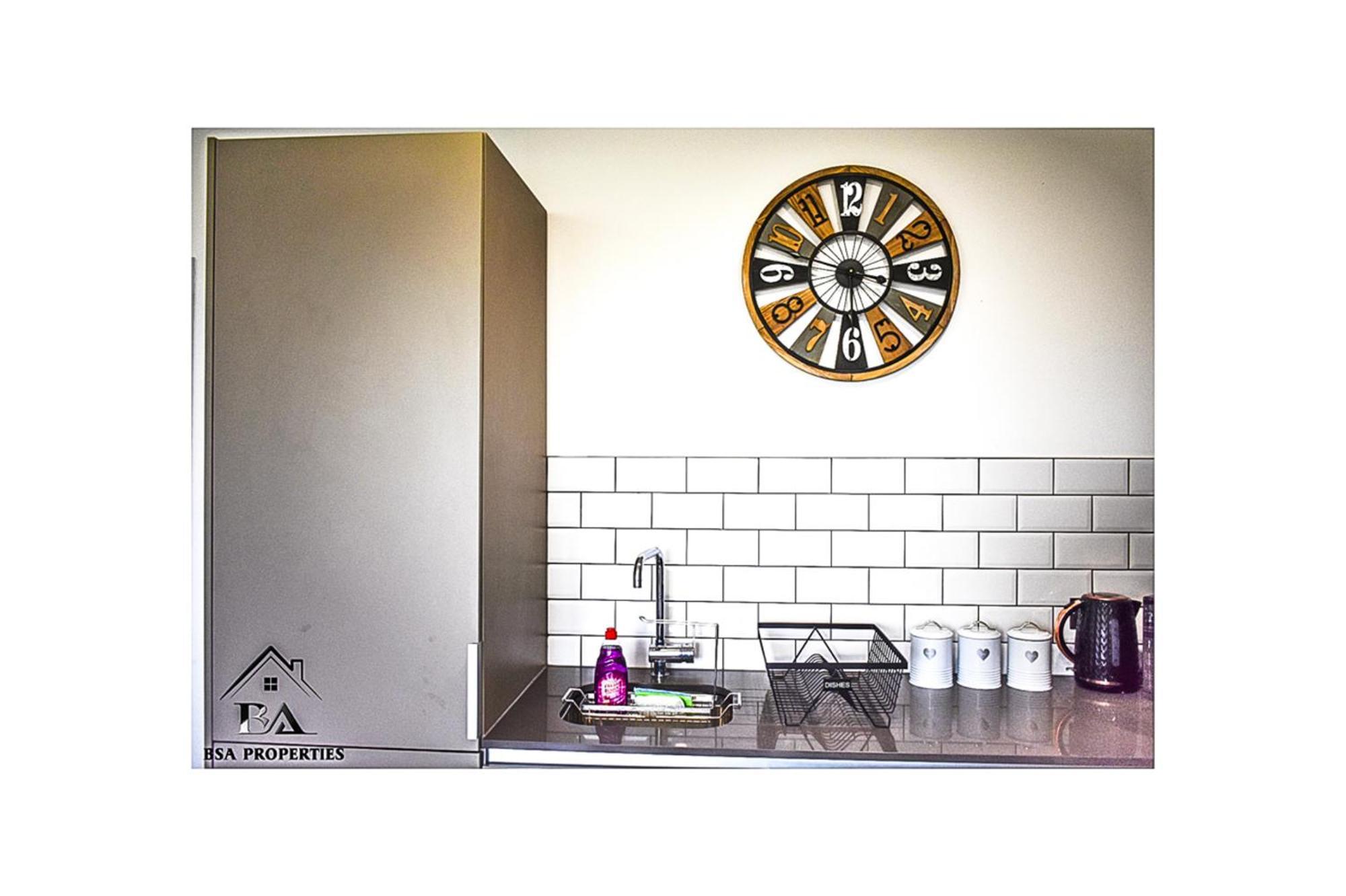 City Centre Apartment Close To Ascot & Legoland Sleep Upto 4 Guests - Parking On Request! Bracknell Extérieur photo