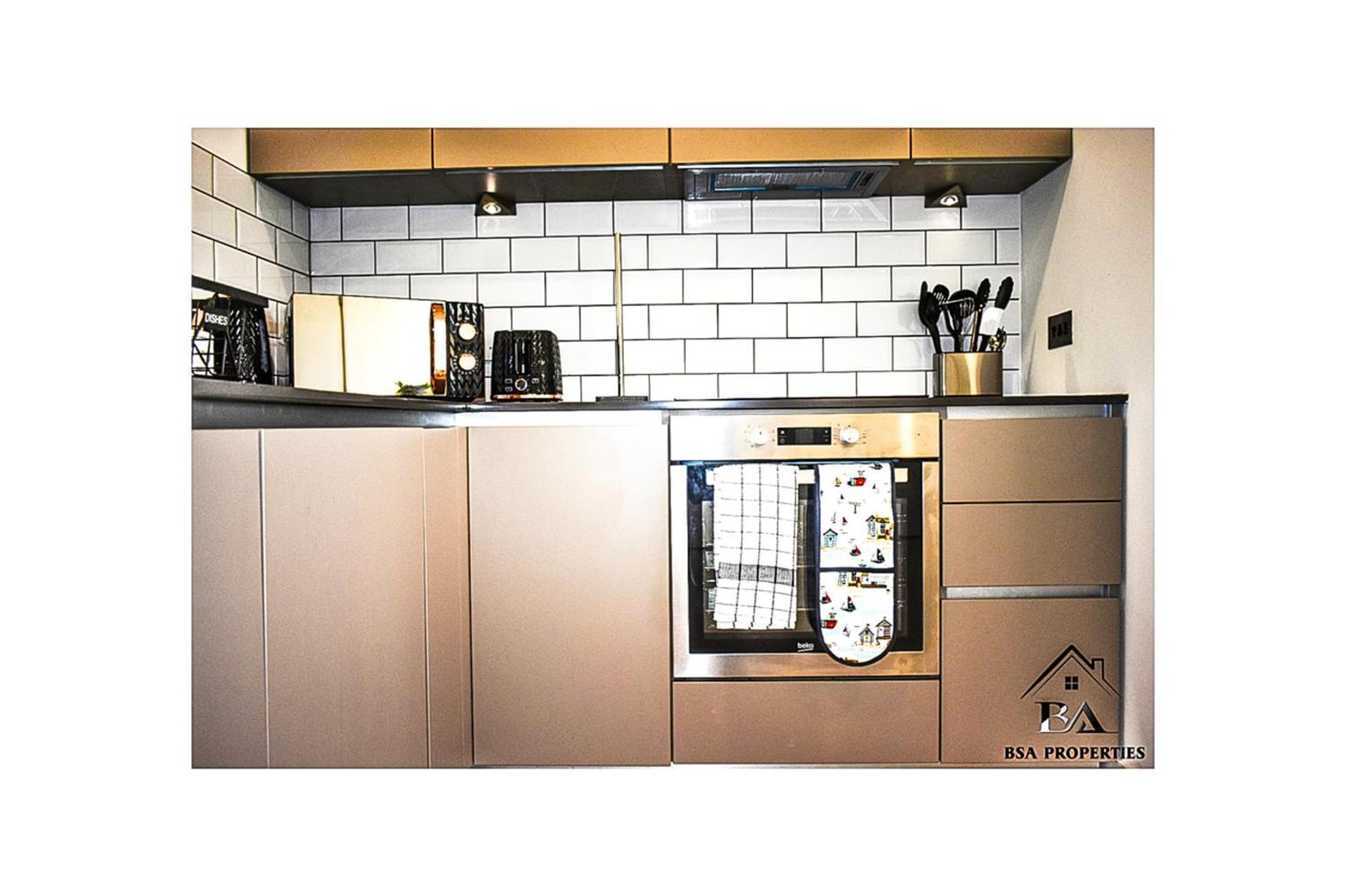 City Centre Apartment Close To Ascot & Legoland Sleep Upto 4 Guests - Parking On Request! Bracknell Extérieur photo