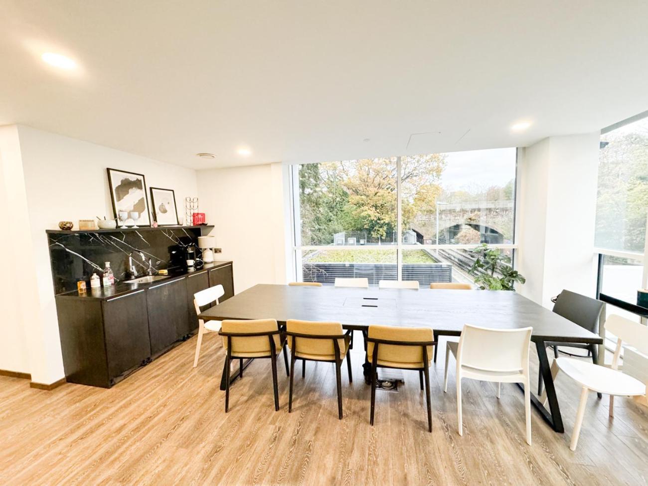 City Centre Apartment Close To Ascot & Legoland Sleep Upto 4 Guests - Parking On Request! Bracknell Extérieur photo